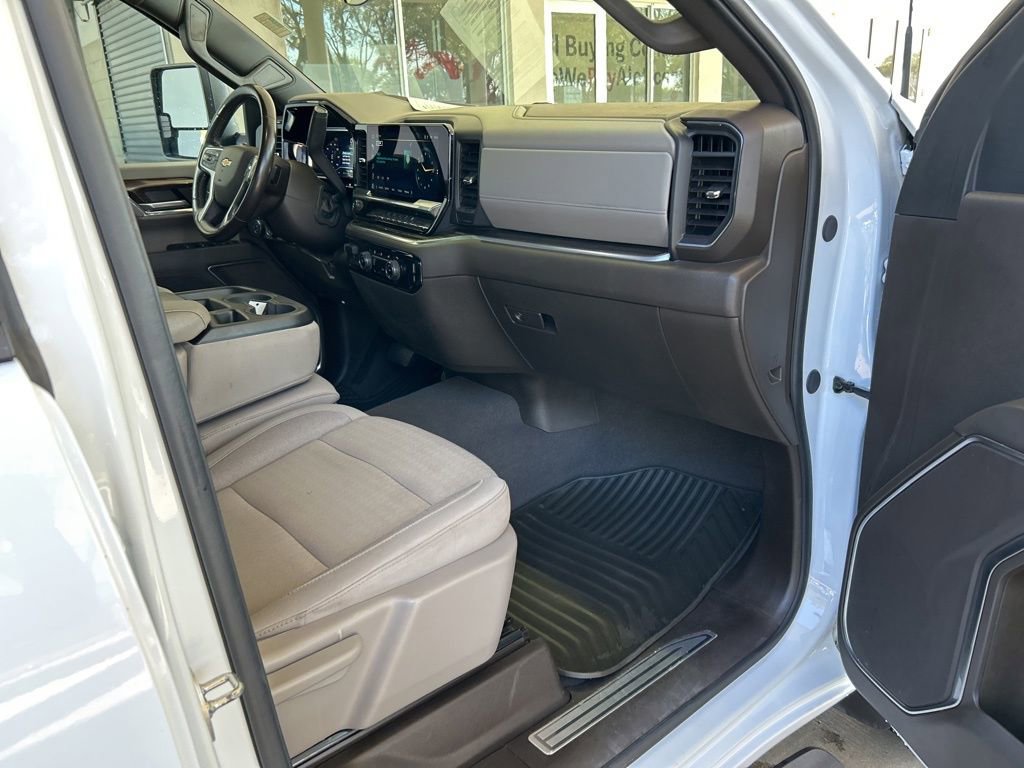 Used 2024 Chevrolet Silverado 2500 LT AWD/4WD image 25
