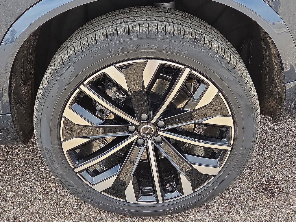New 2026 Volvo XC90 B6 Plus w/ Protection Package Premier AWD/4WD image 16