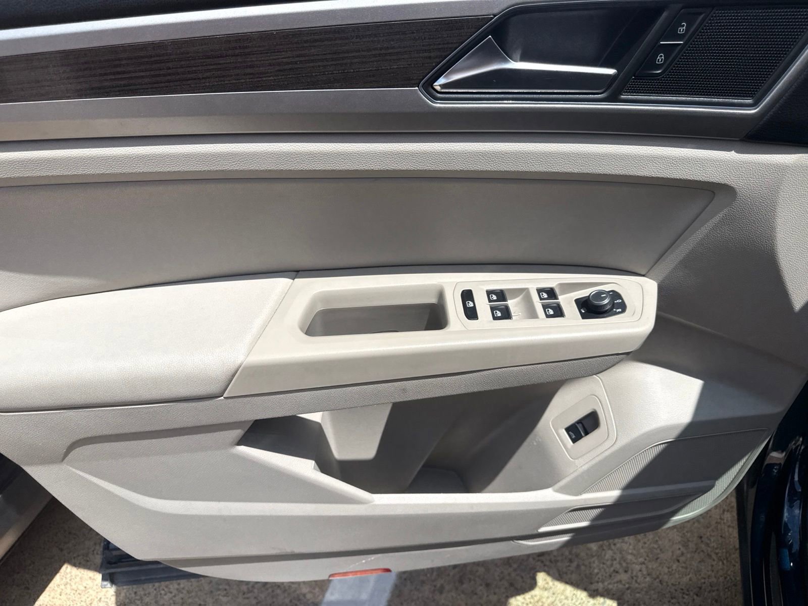 Used 2018 Volkswagen Atlas SE FWD image 15