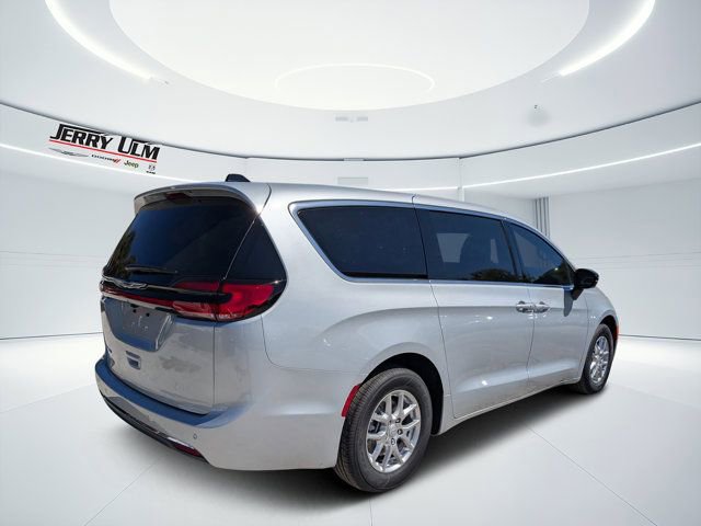 New 2026 Chrysler Pacifica Select FWD image 3