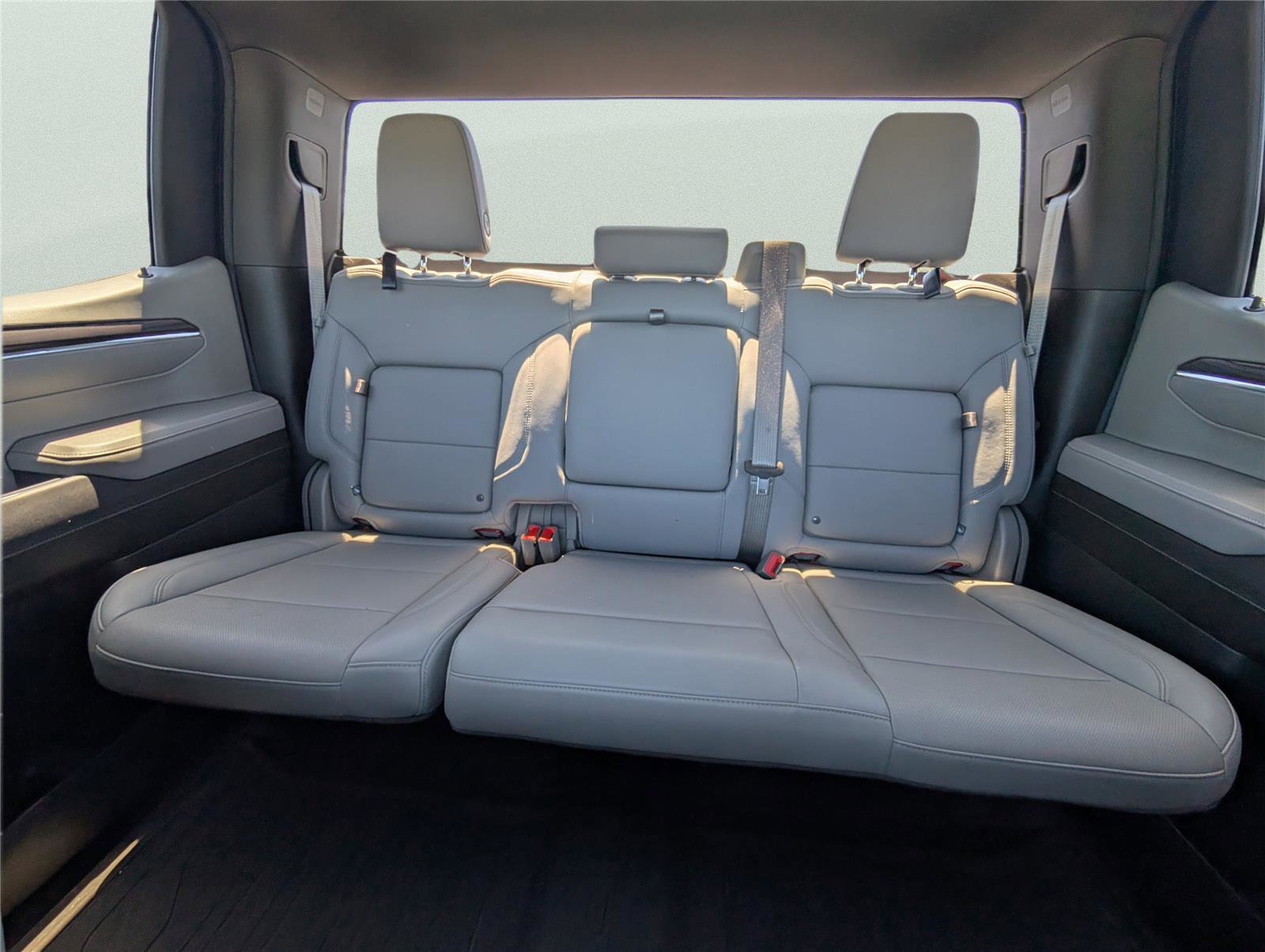 Used 2024 GMC Sierra 1500 SLT w/ SLT Premium Package AWD/4WD image 13