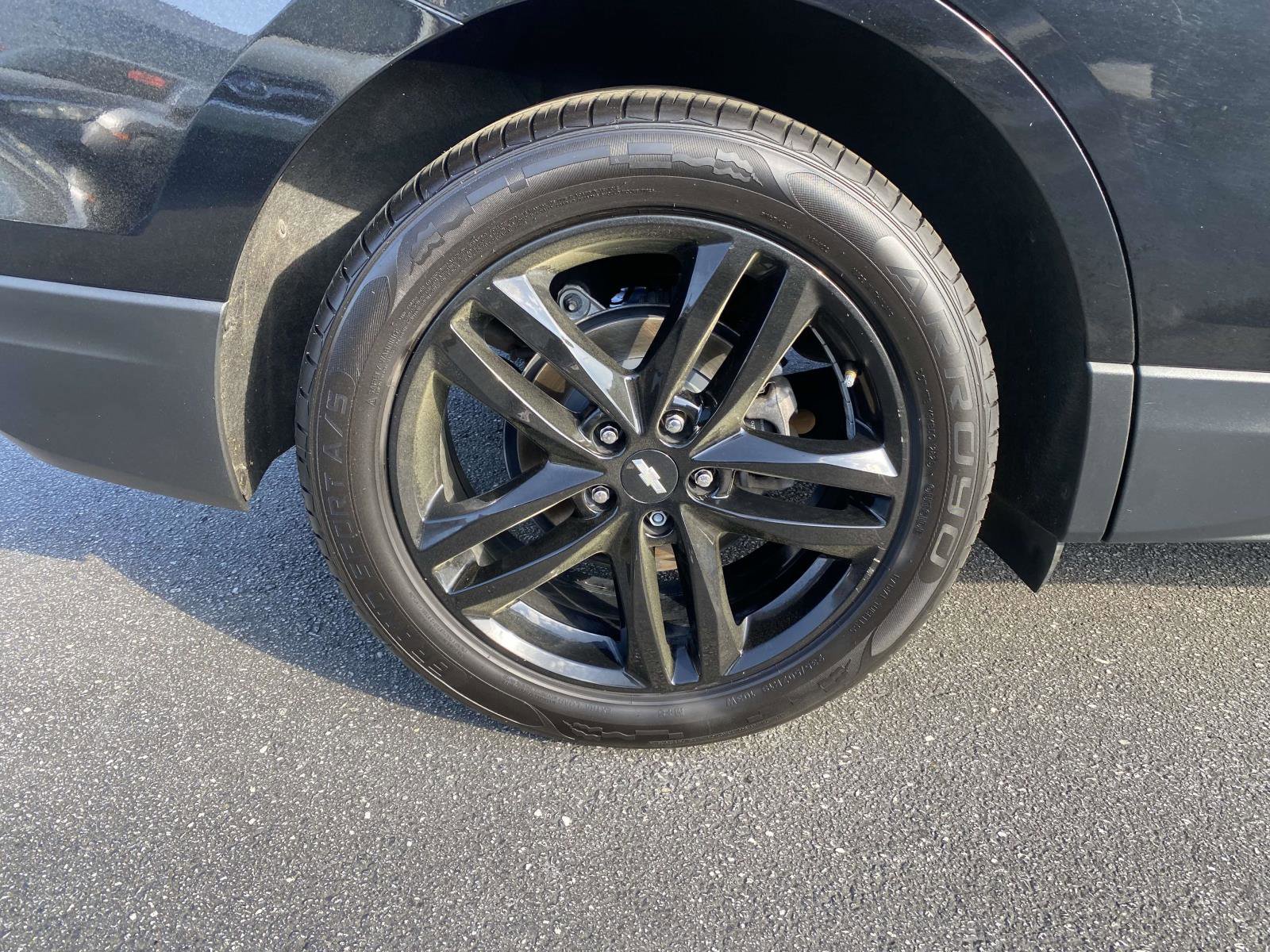 Used 2020 Chevrolet Equinox LT w/ Midnight Edition image 9