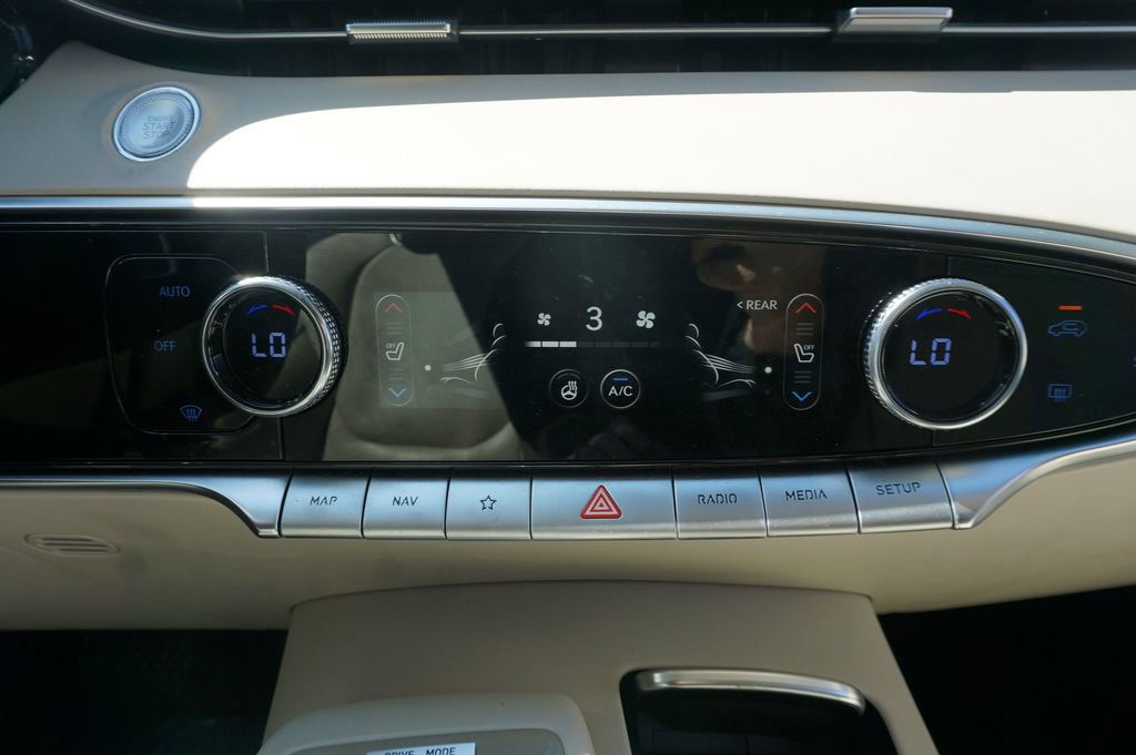 Used 2023 Genesis GV70 2.5T Advanced w/ Advanced Package image 13