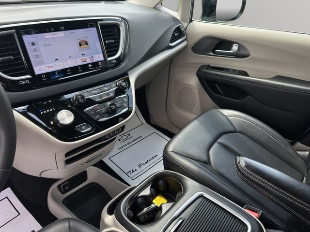 Used 2024 Chrysler Pacifica Touring-L FWD image 16