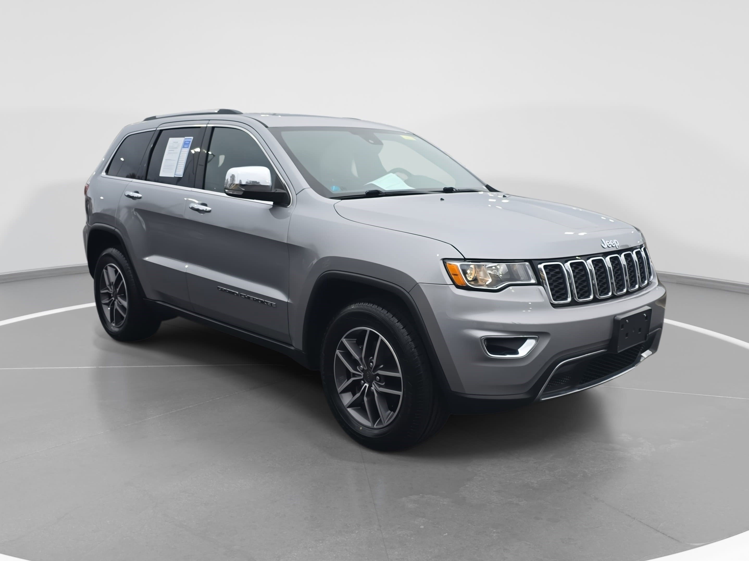Used 2020 Jeep Grand Cherokee Limited w/ Luxury Group II image 3
