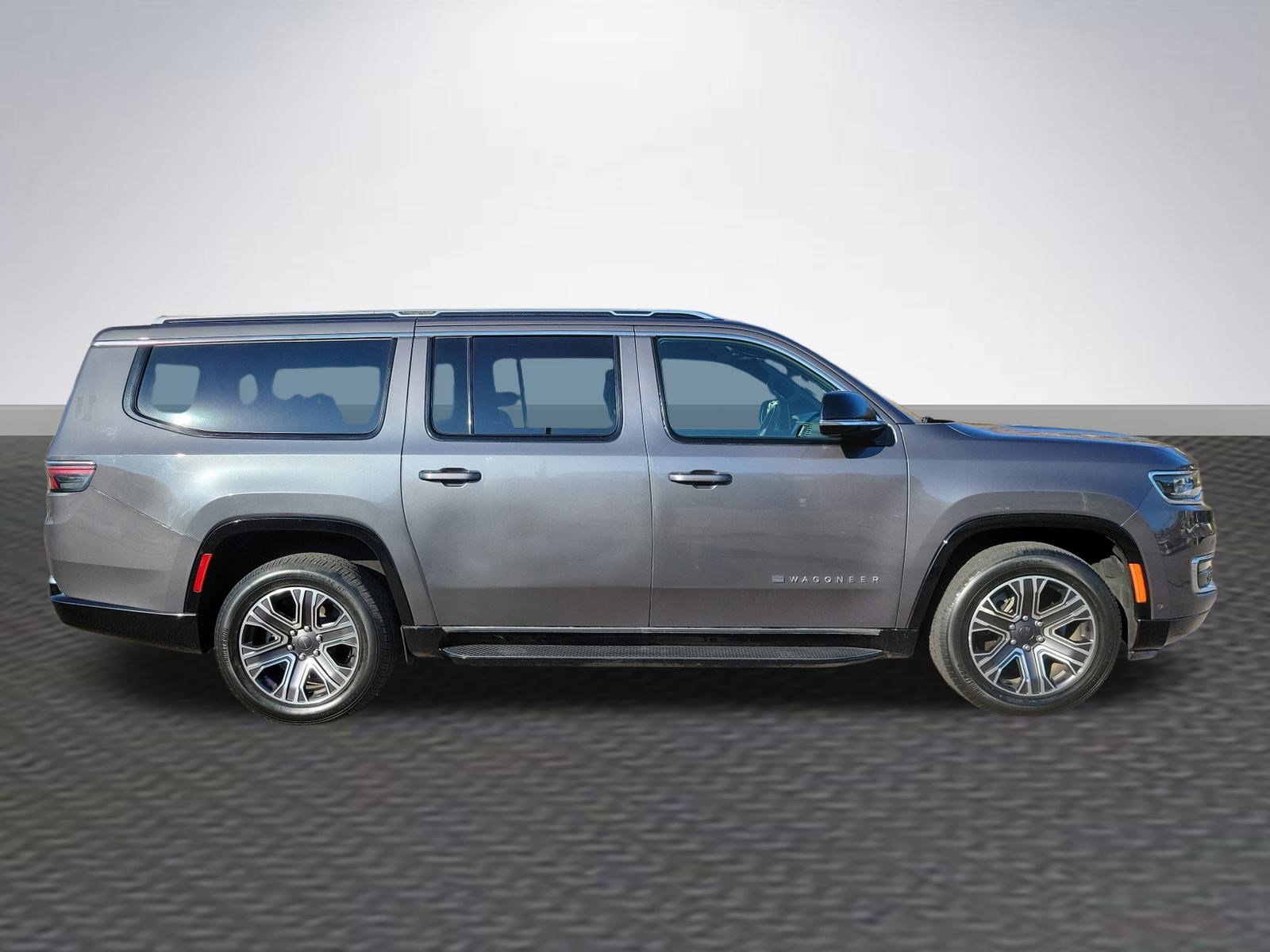 Used 2024 Jeep Wagoneer L Series II image 4