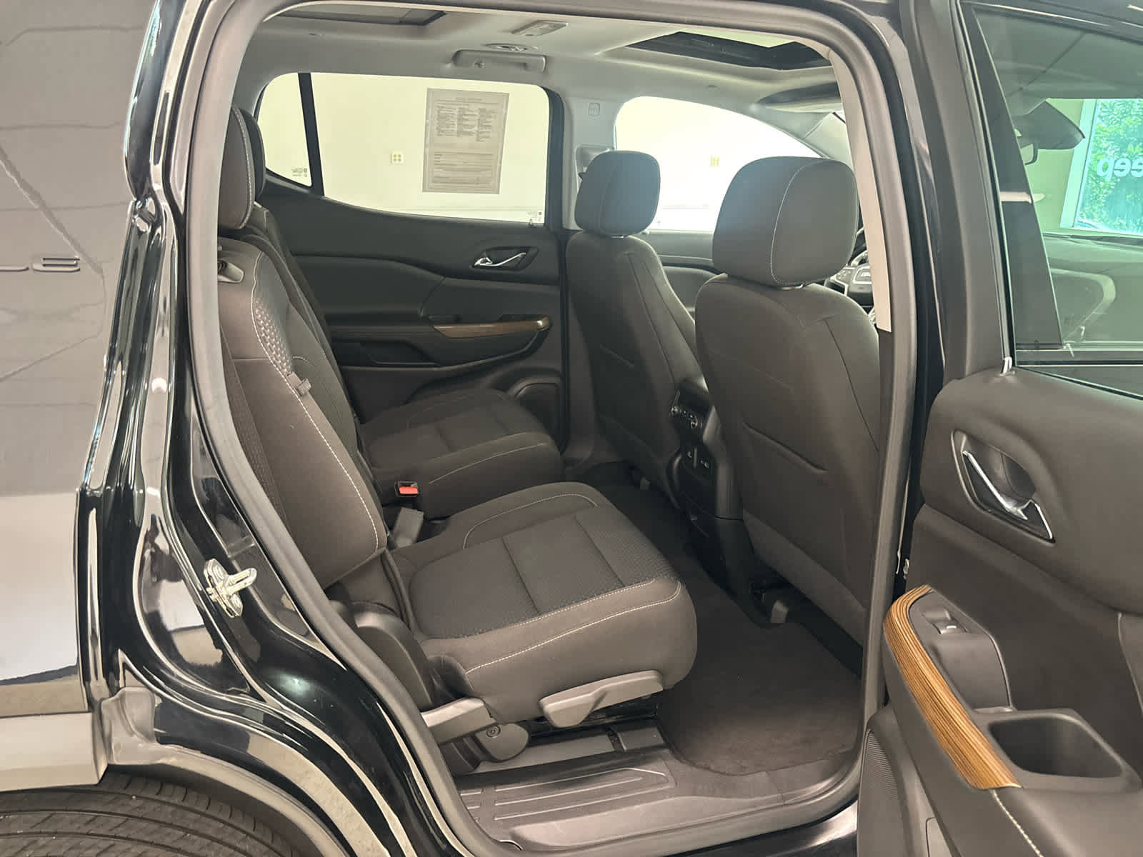 Used 2023 GMC Acadia SLE w/ Driver Convenience Package image 21