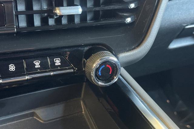 Used 2025 Chevrolet Suburban LT RWD image 29