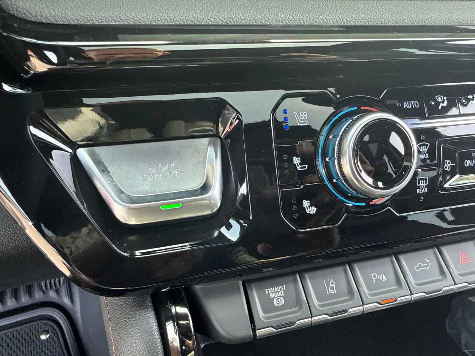 New 2026 GMC Sierra 3500 AT4 w/ AT4 Premium Plus Package AWD/4WD image 25