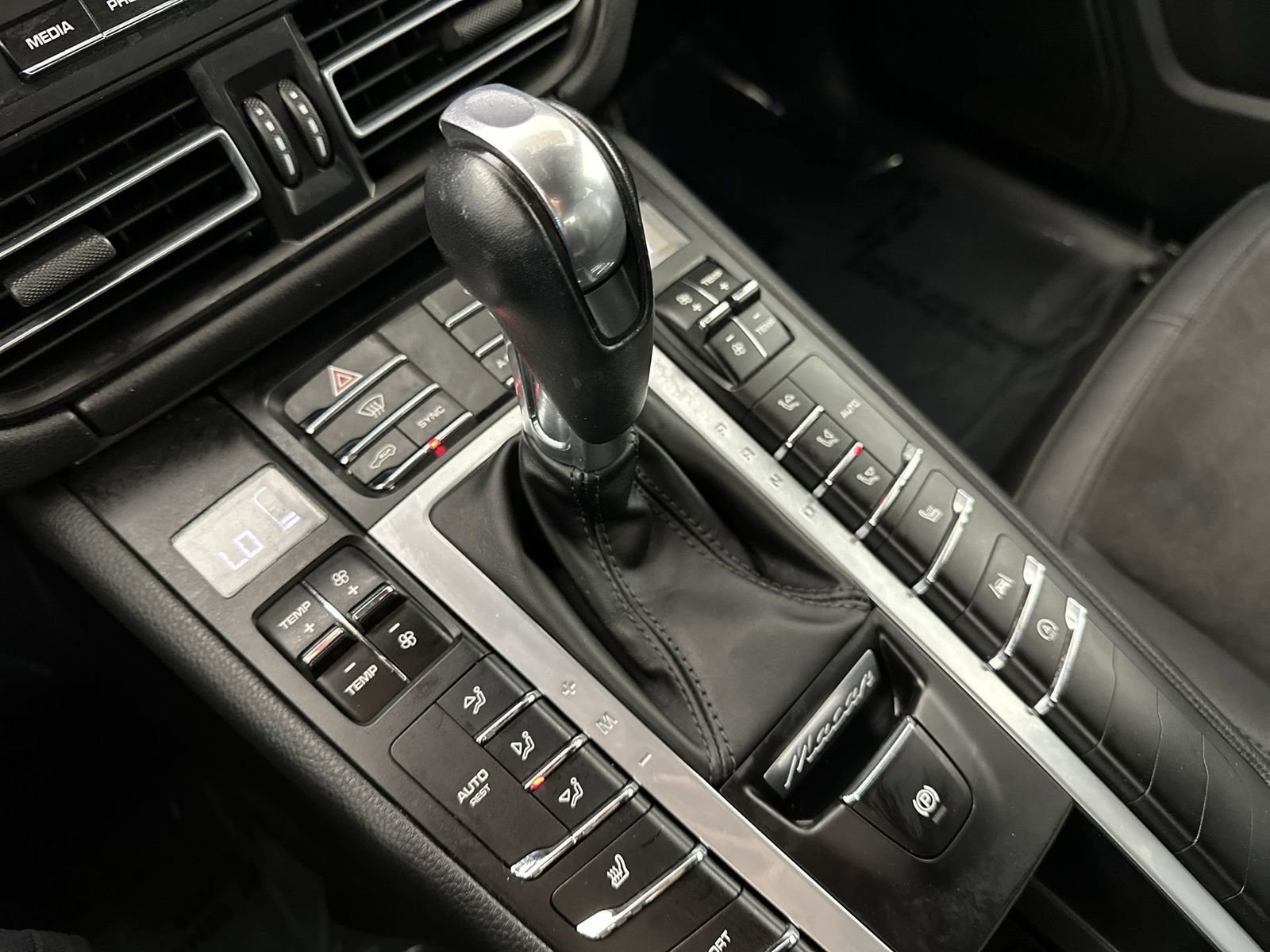 Used 2020 Porsche Macan AWD/4WD image 20