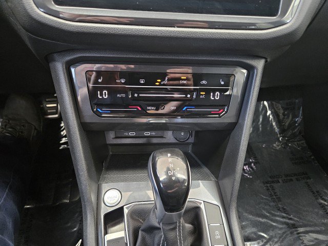 Used 2022 Volkswagen Tiguan SE R-Line AWD/4WD image 27