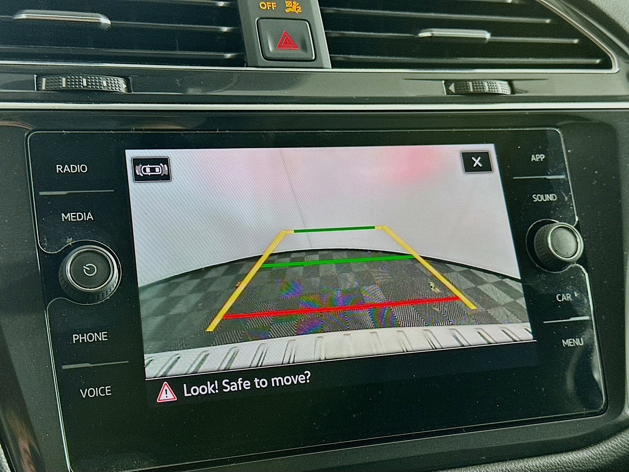 Used 2022 Volkswagen Tiguan SE w/ Panoramic Sunroof Package image 22