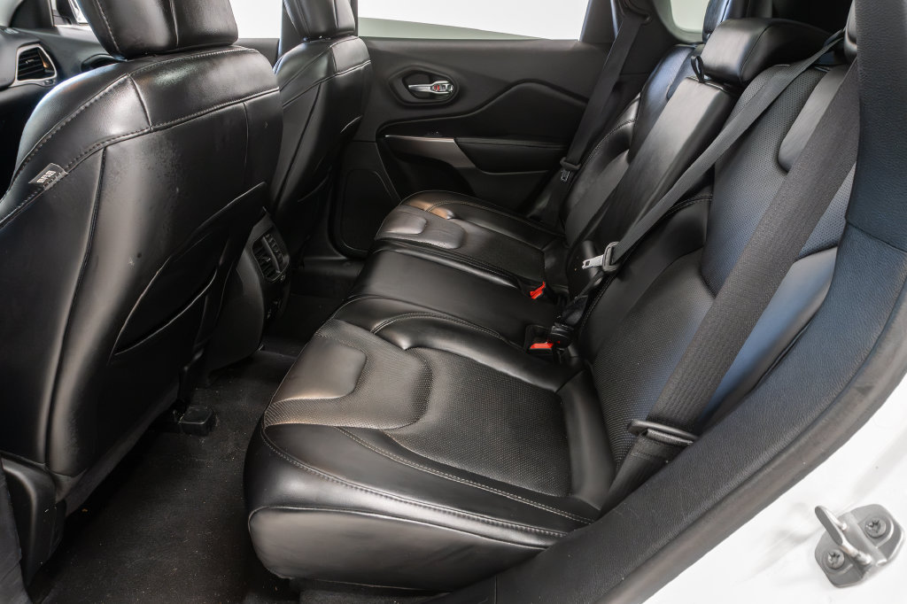 Used 2021 Jeep Cherokee Limited AWD/4WD image 23