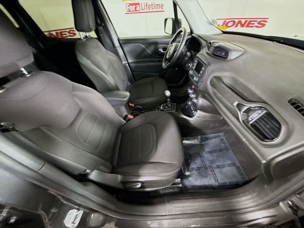 Used 2017 Jeep Renegade Altitude image 28