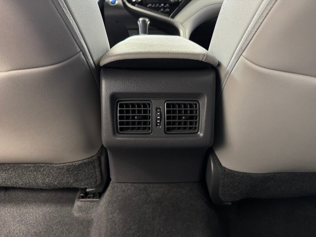Used 2021 Toyota Camry XLE FWD image 16