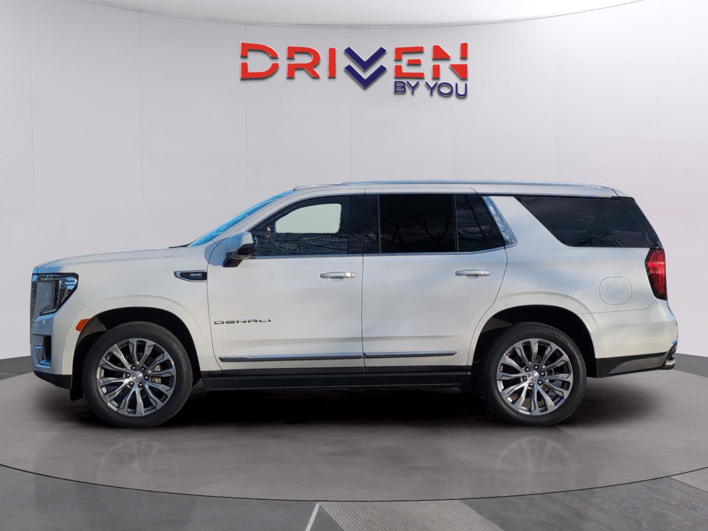 Used 2021 GMC Yukon Denali w/ Denali Premium Package image 2