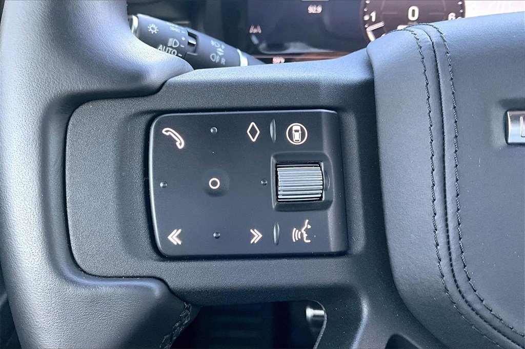 Used 2025 Land Rover Defender 130 X image 20