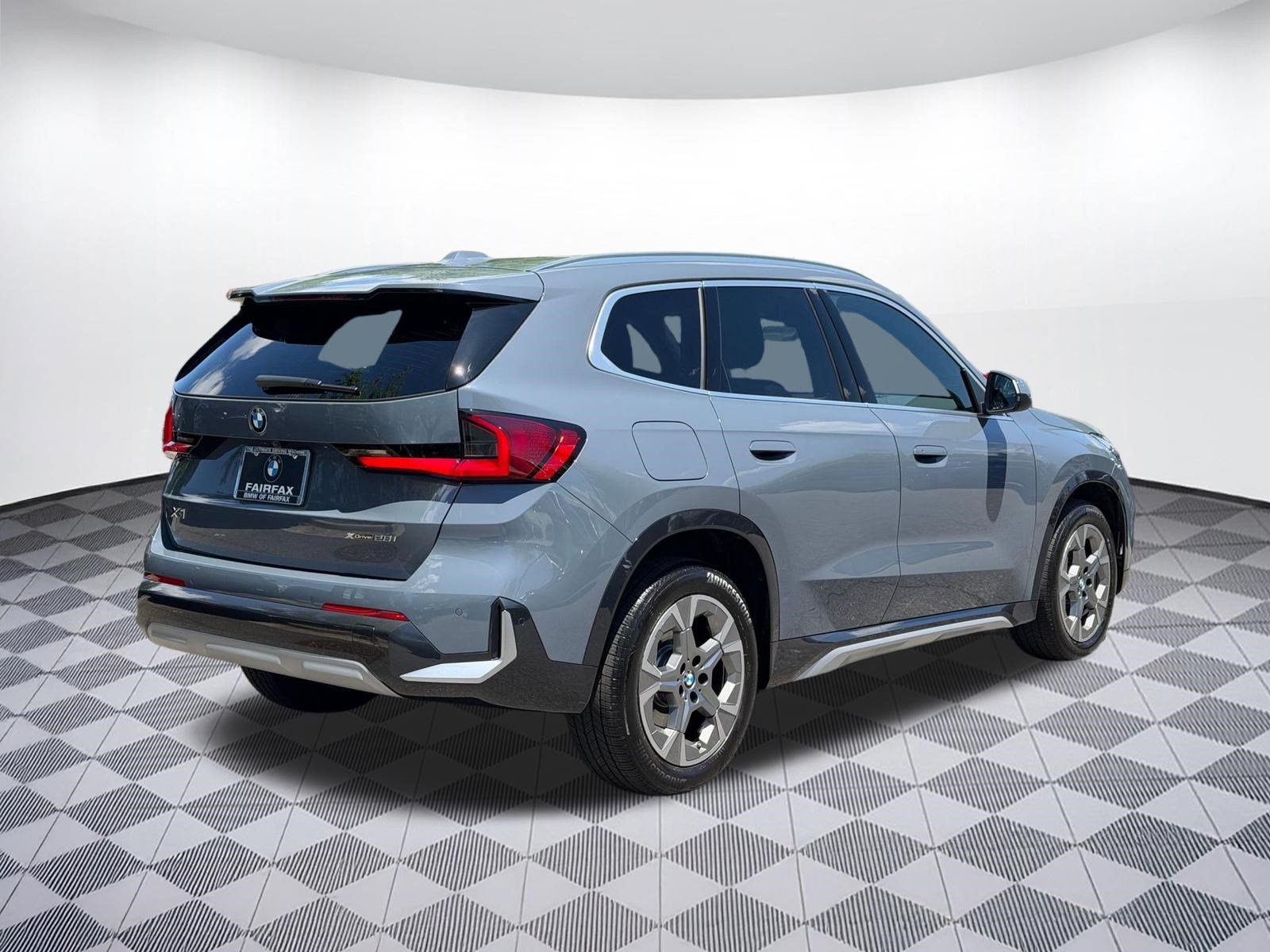 Used 2025 BMW X1 xDrive28i w/ Convenience Package AWD/4WD image 9