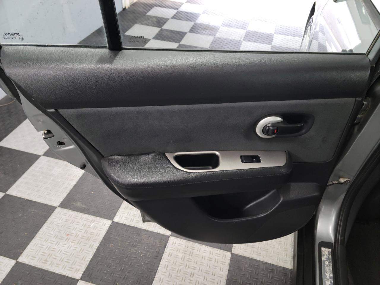 Used 2009 Nissan Versa 1.8 S w/ PWR Pkg FWD image 14