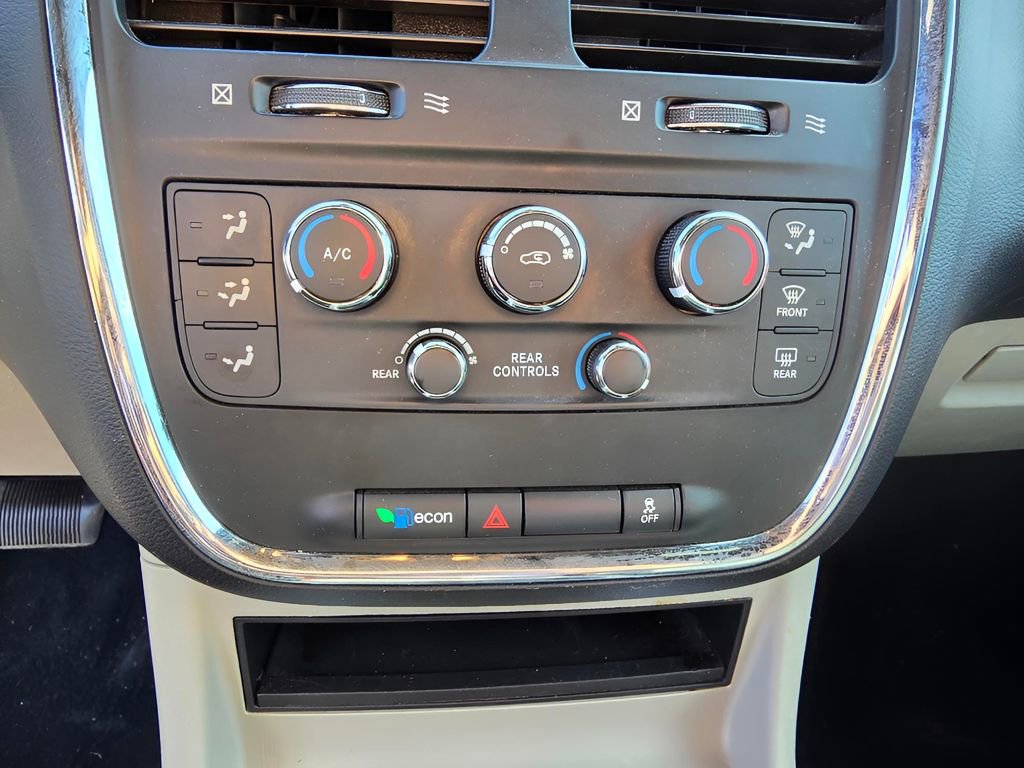 Used 2020 Dodge Grand Caravan SXT image 21