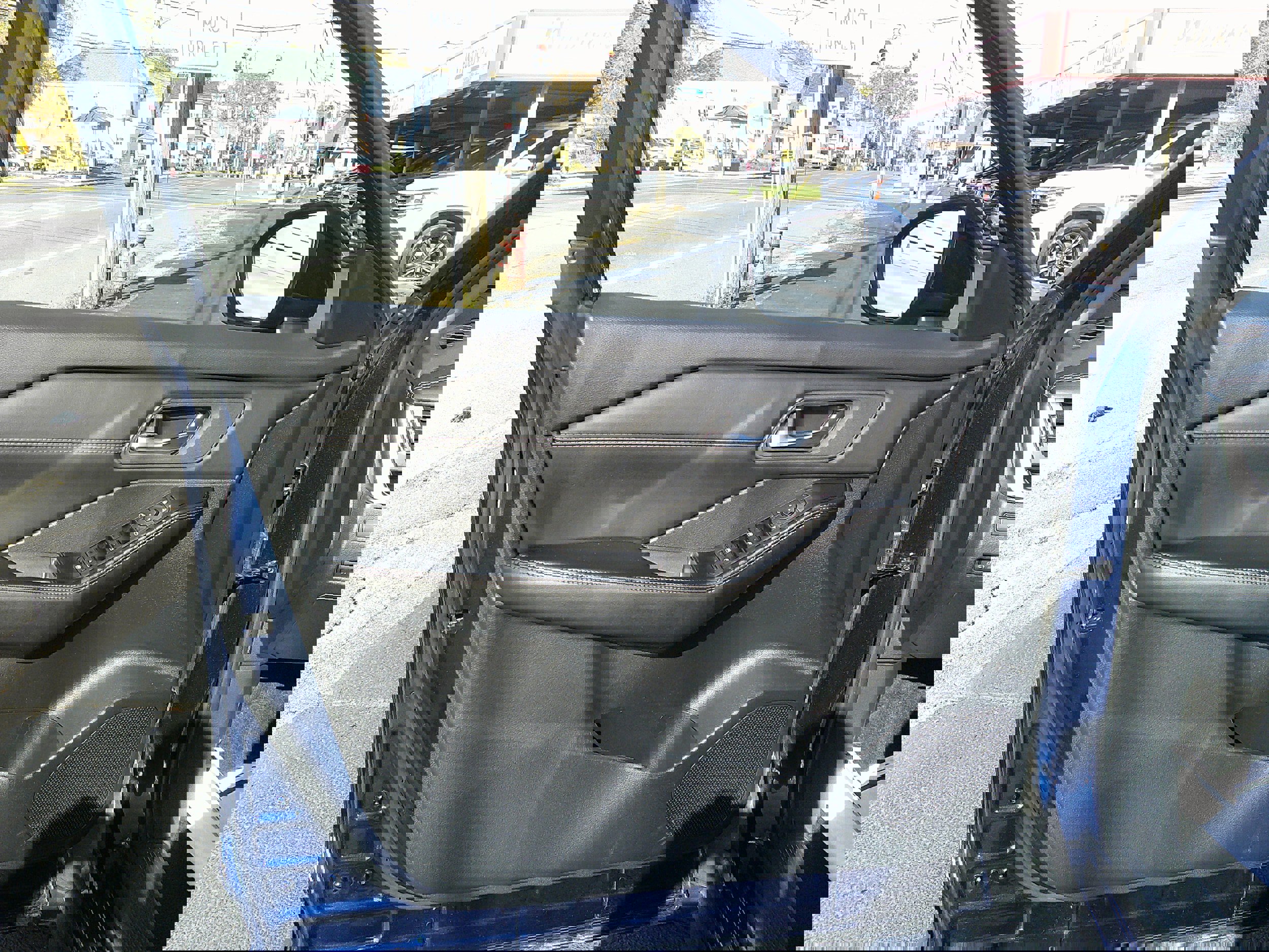 Used 2024 Nissan Rogue SV w/ SV Premium Package image 17