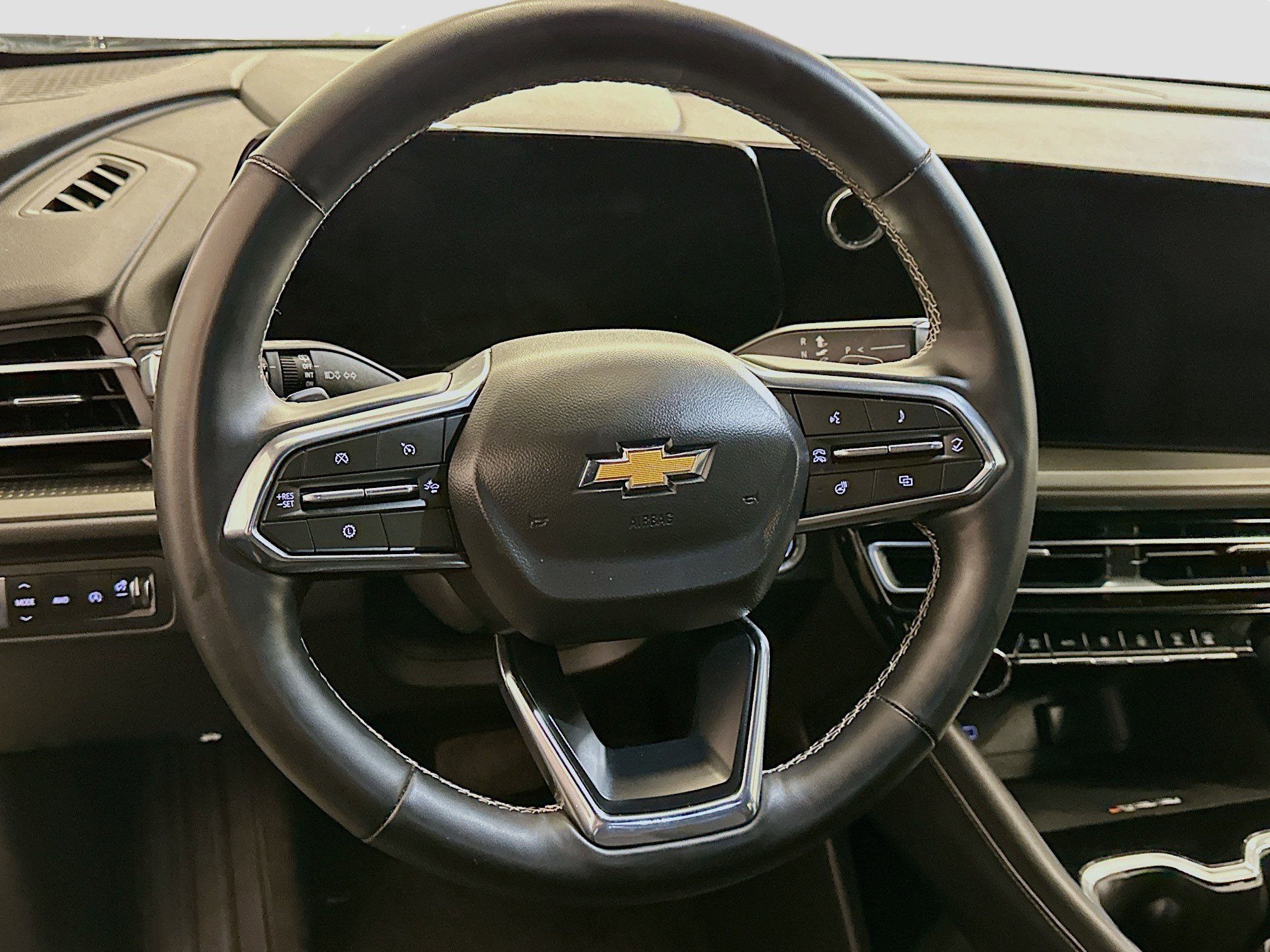 Used 2025 Chevrolet Traverse LT image 18