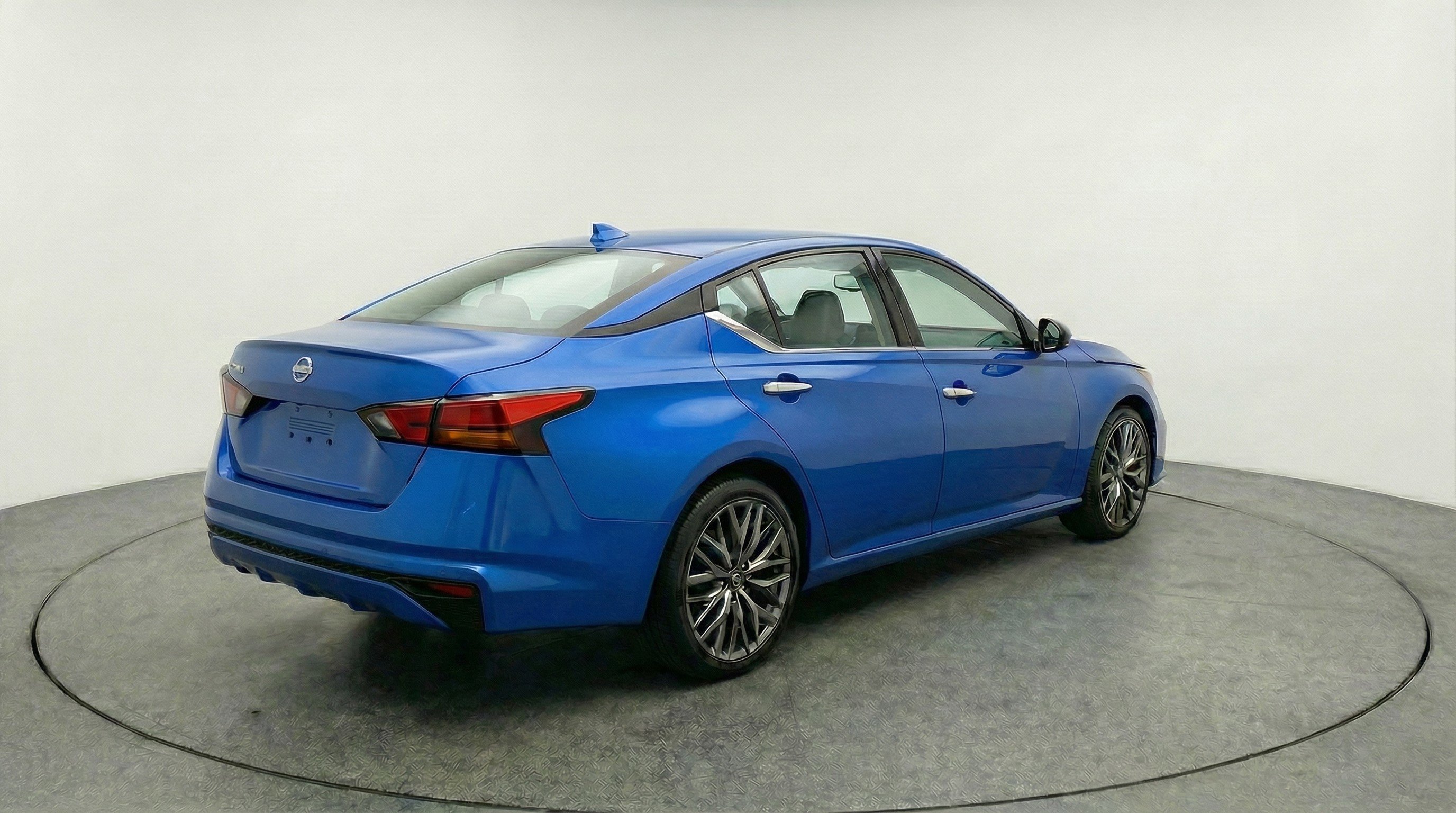 Used 2025 Nissan Altima 2.5 SV image 9