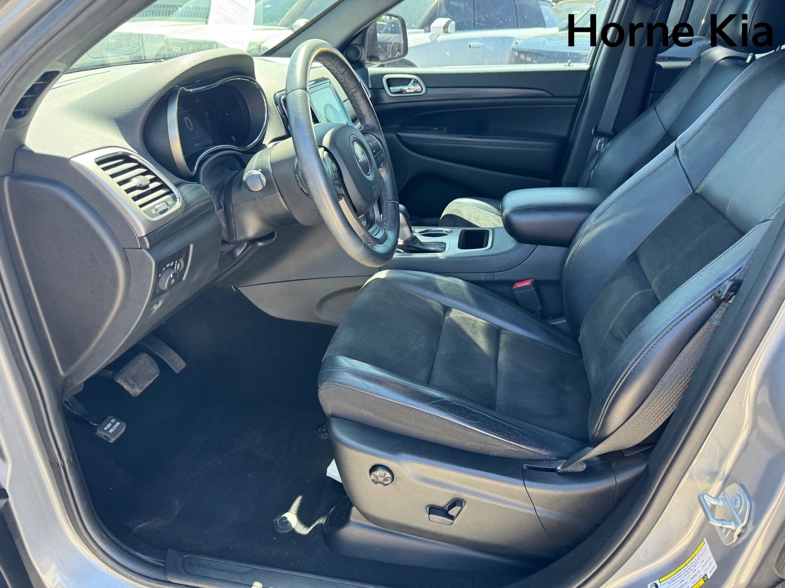Used 2019 Jeep Grand Cherokee Altitude AWD/4WD image 10