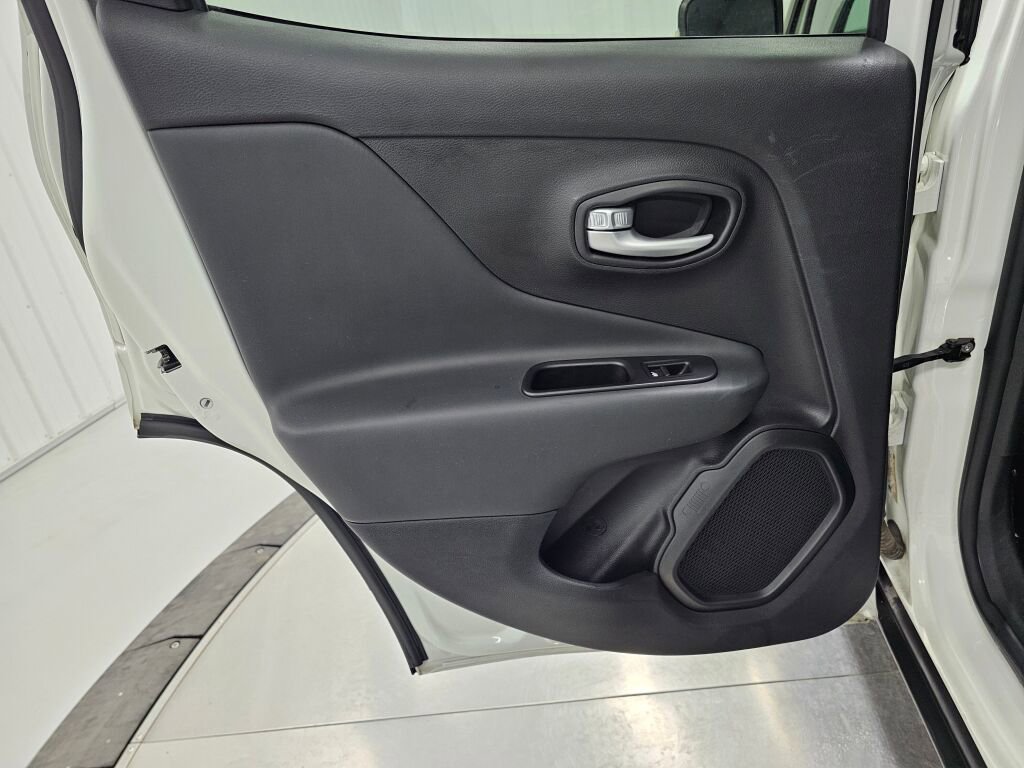 Used 2023 Jeep Renegade Trailhawk image 31