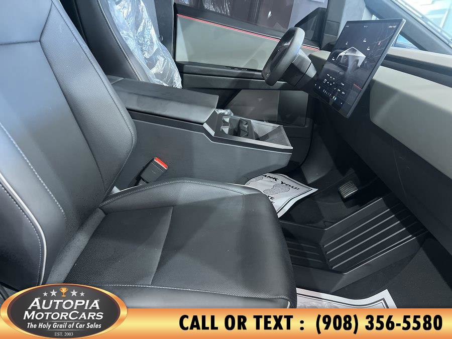 Used 2025 Tesla Cybertruck AWD Crew Cab image 10