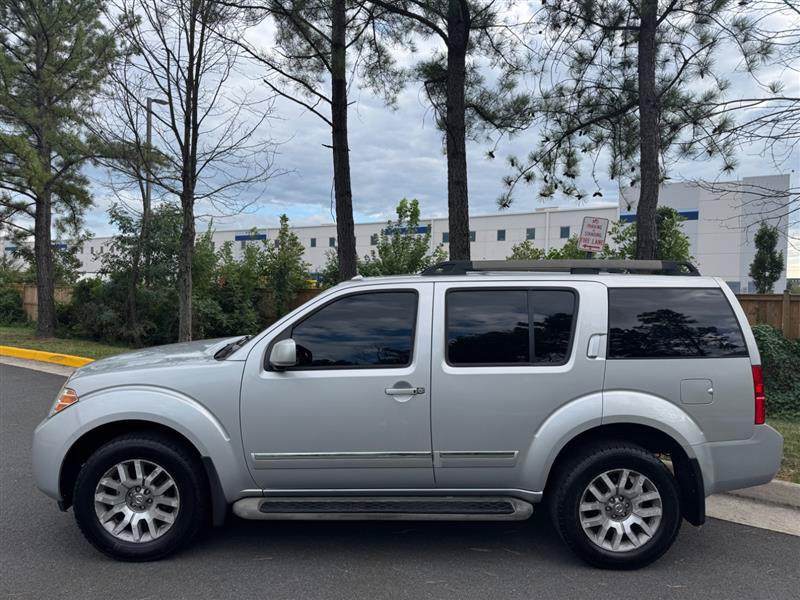 Used 2011 Nissan Pathfinder LE w/ Protection Pkg AWD/4WD image 3