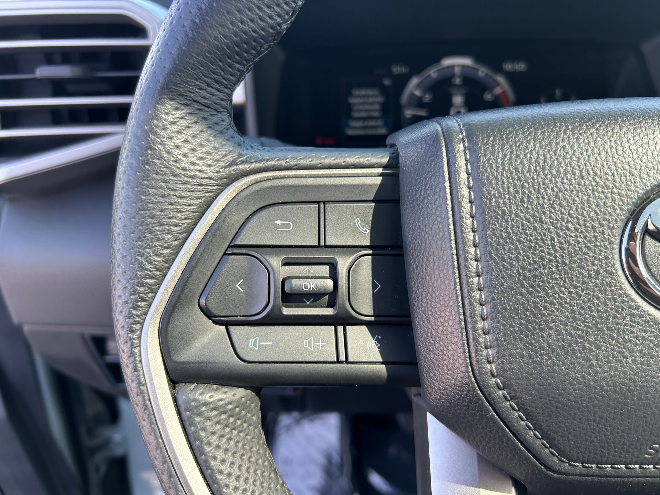 Used 2025 Toyota Tundra Limited image 15
