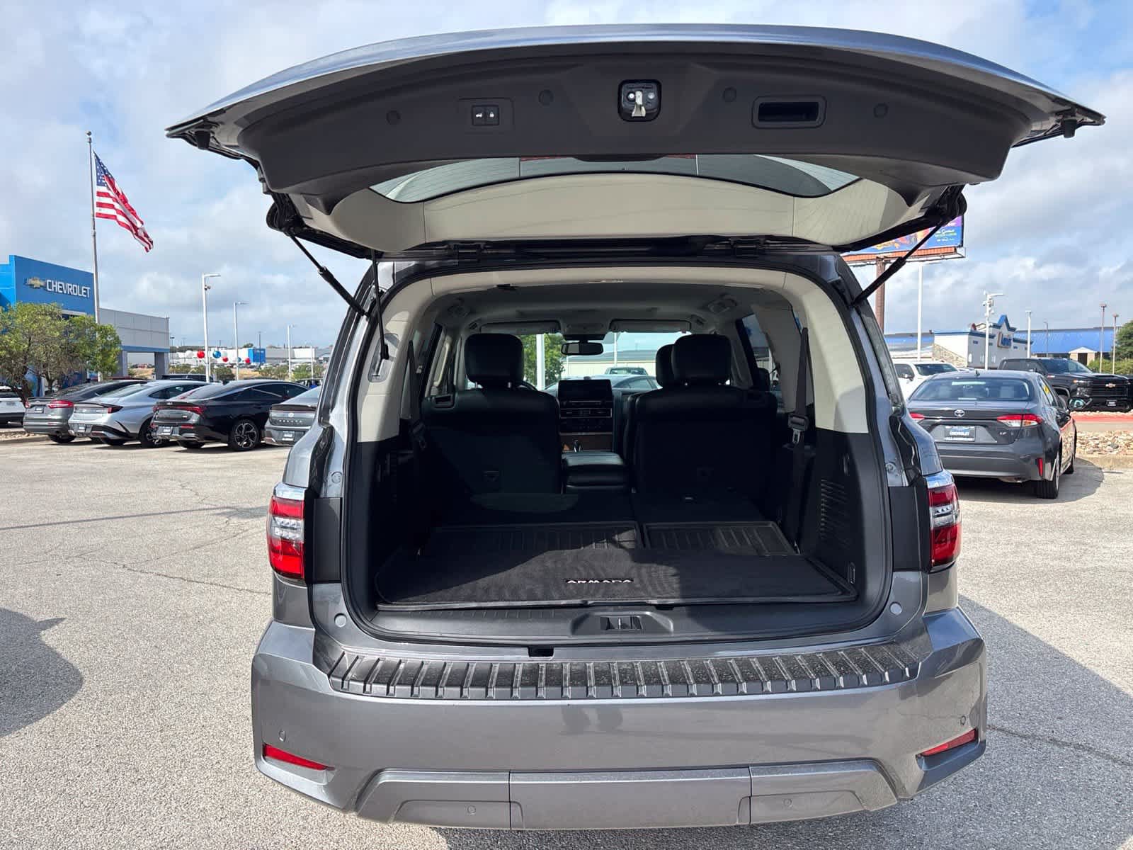 Used 2023 Nissan Armada SL w/ Captain's Chairs Package AWD/4WD image 7