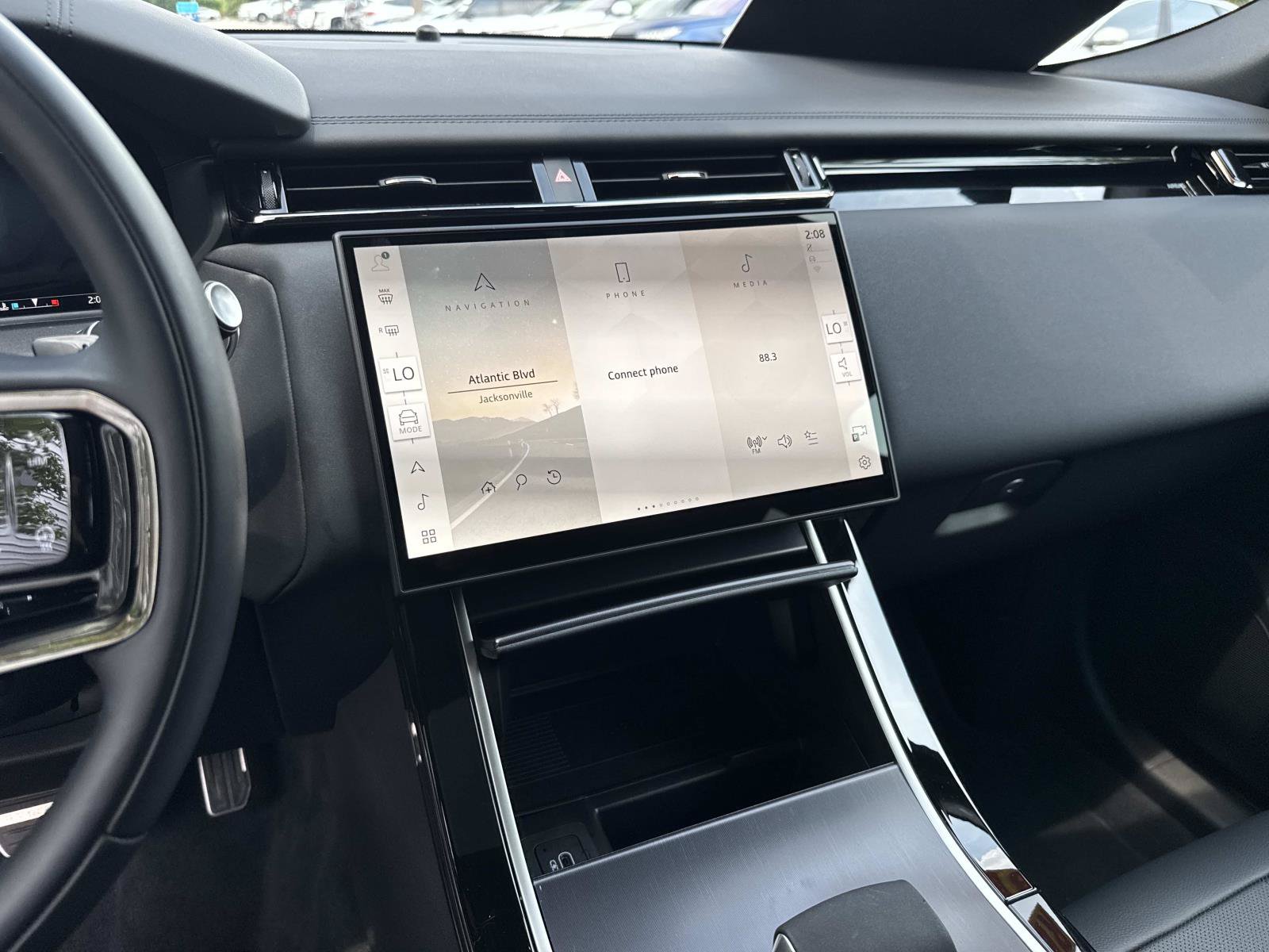 Certified 2026 Land Rover Range Rover Velar Dynamic SE AWD/4WD image 26