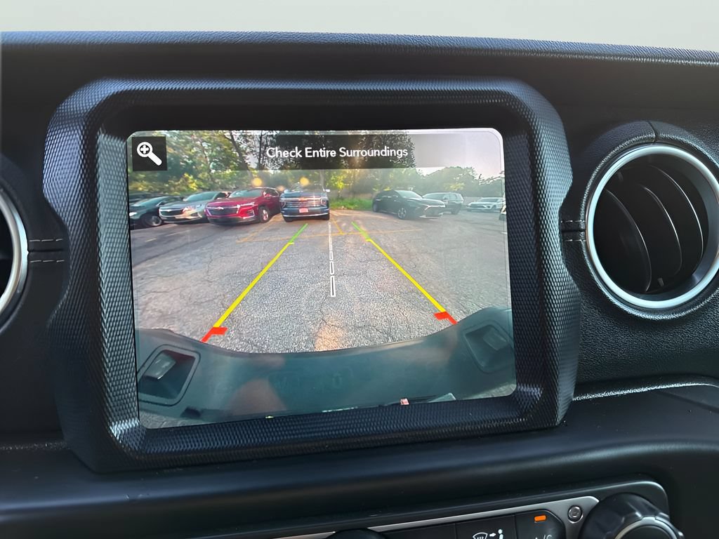 Used 2020 Jeep Gladiator Overland w/ Dual Top Group AWD/4WD image 27