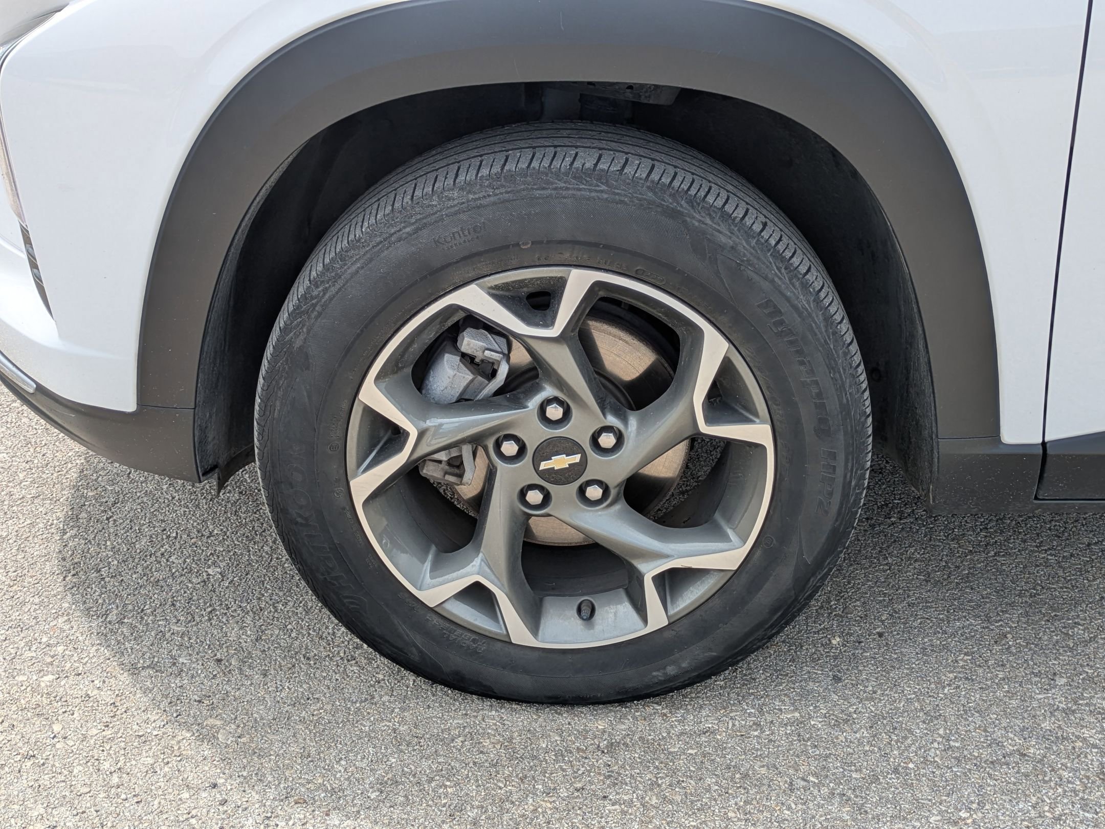 Used 2024 Chevrolet Trax LT w/ Sunroof Package FWD image 30