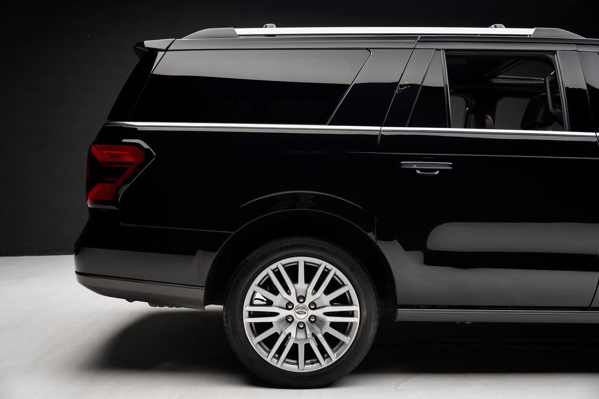 Used 2024 Ford Expedition Max Limited image 32