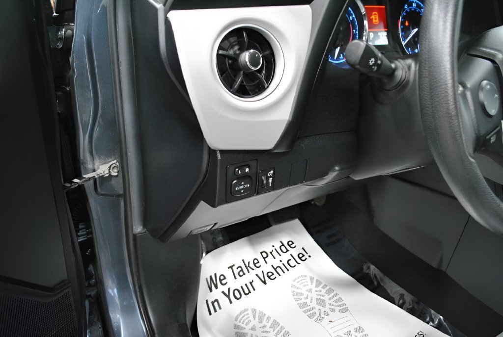 Used 2017 Toyota Corolla LE FWD image 9