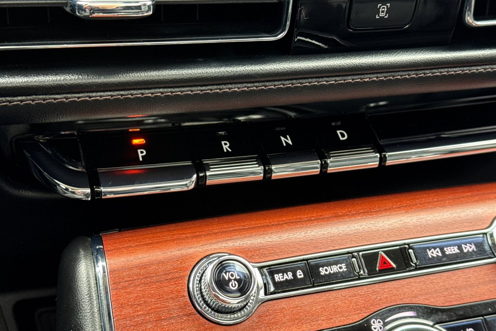 Used 2023 Lincoln Aviator Reserve w/ Equipment Group 201A RWD image 22