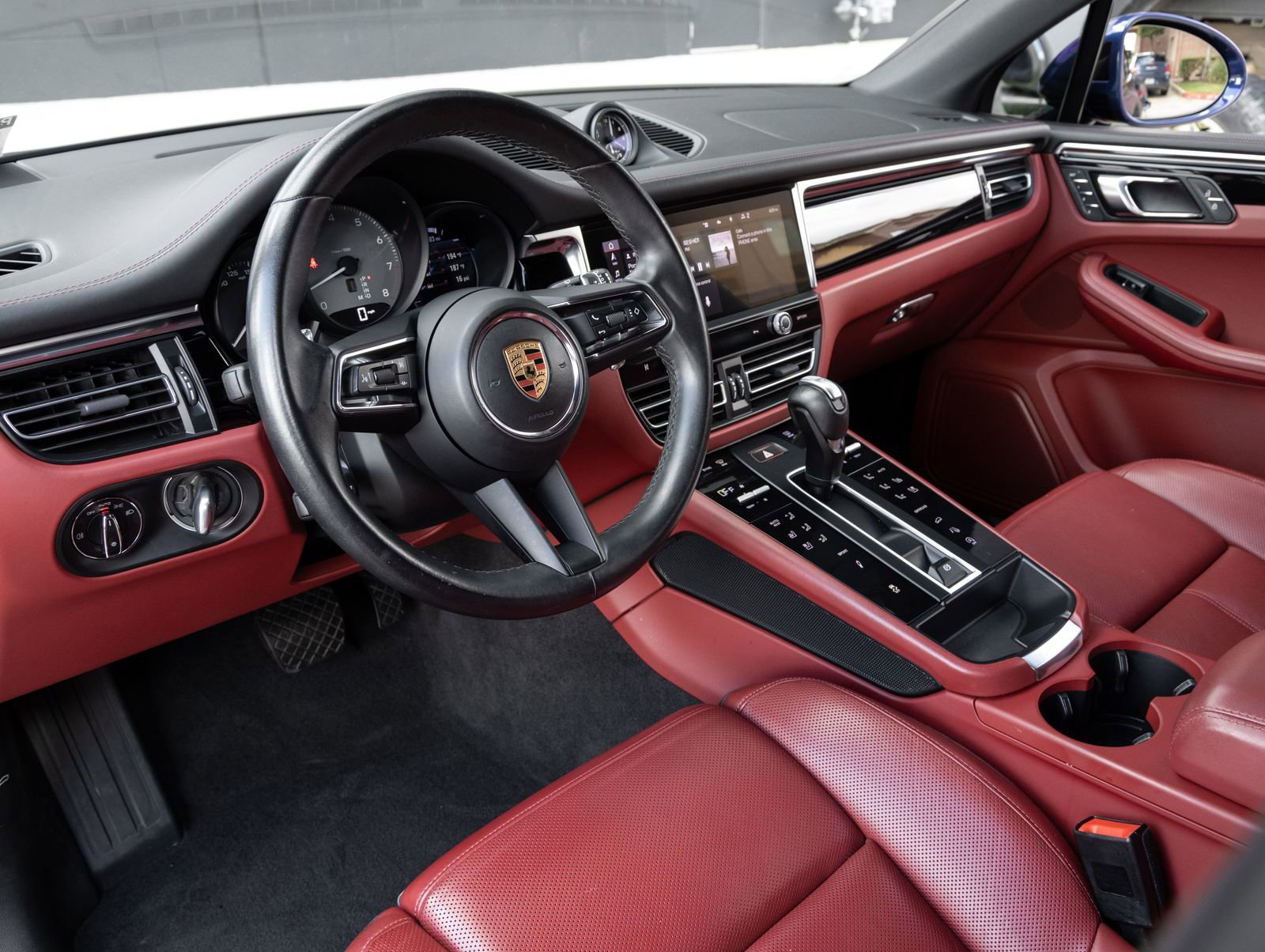 Certified 2023 Porsche Macan S AWD/4WD image 4