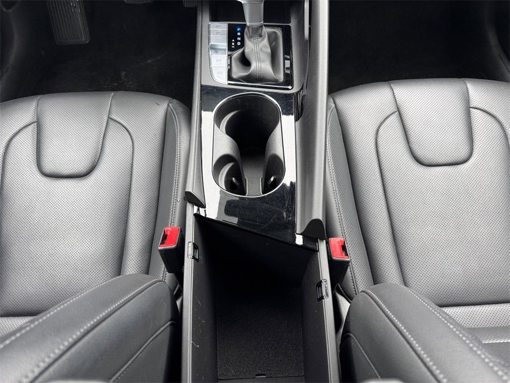 Used 2025 Hyundai Elantra Limited image 18