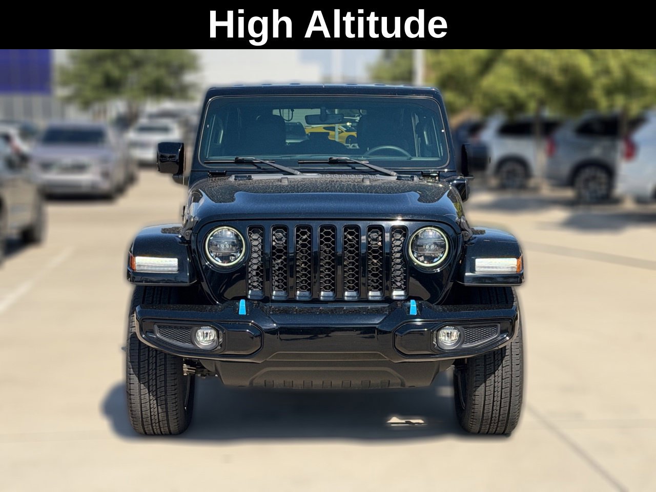 Used 2023 Jeep Wrangler Unlimited Sahara AWD/4WD image 3