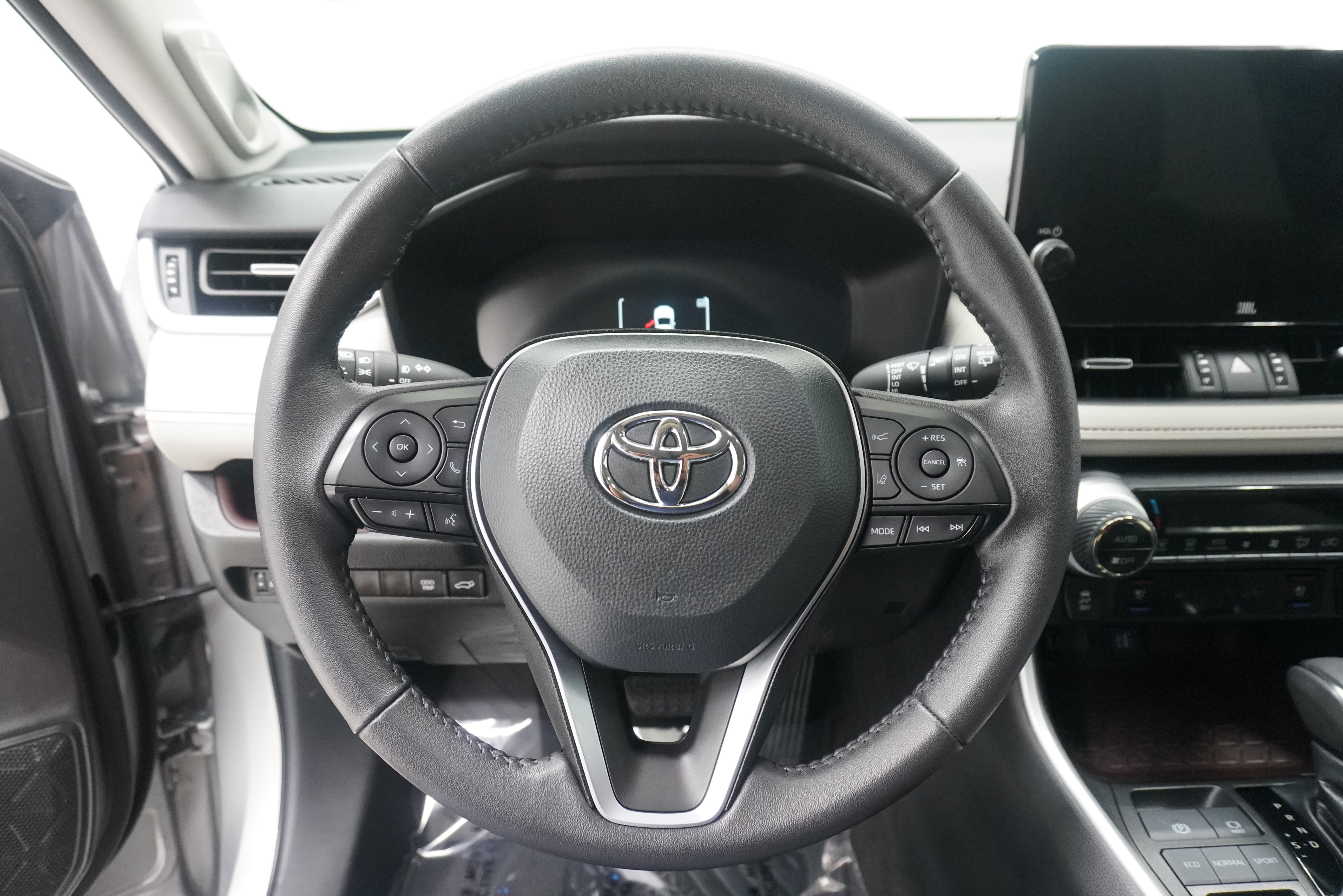 Used 2023 Toyota RAV4 Limited FWD image 19