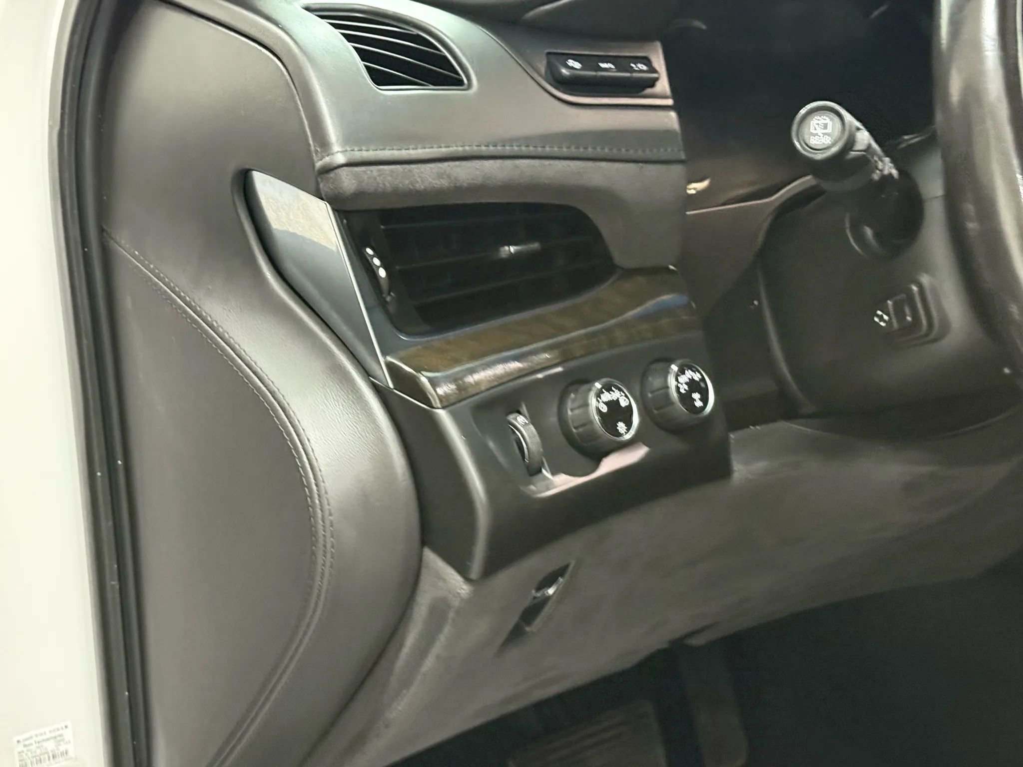 Used 2019 Cadillac Escalade Platinum image 29