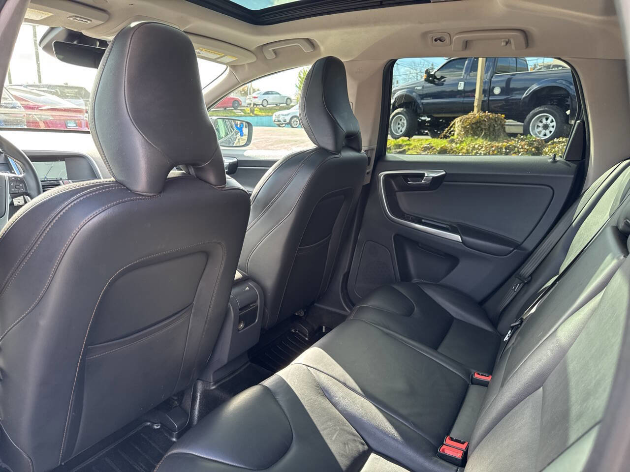 Used 2017 Volvo XC60 T5 Dynamic w/ Preferred Option Package image 28