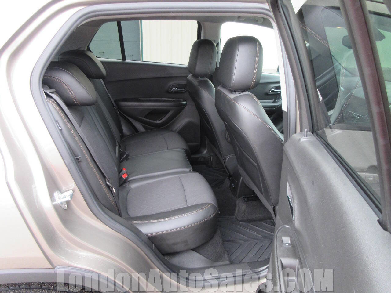 Used 2022 Chevrolet Trax LT w/ Sport Edition image 14