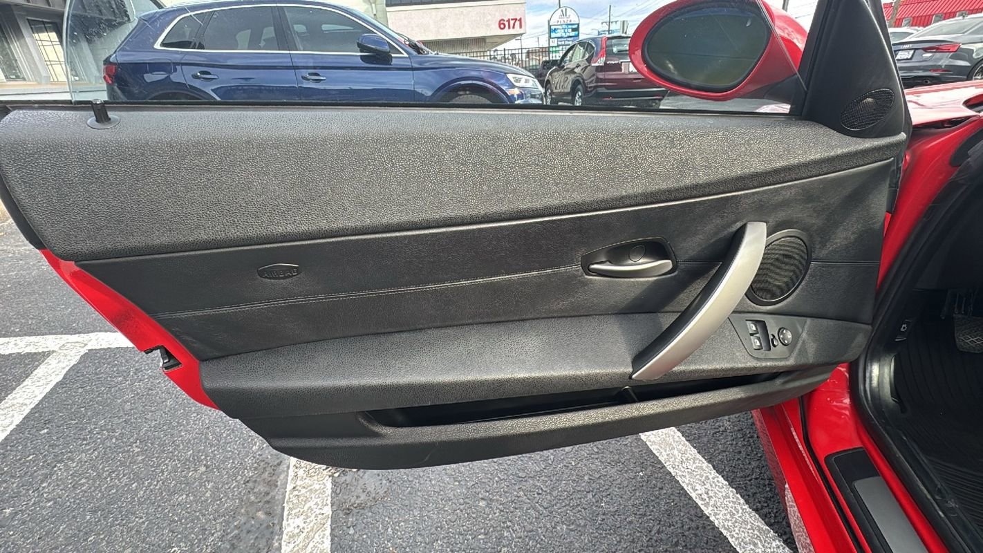 Used 2005 BMW Z4 2.5i image 13