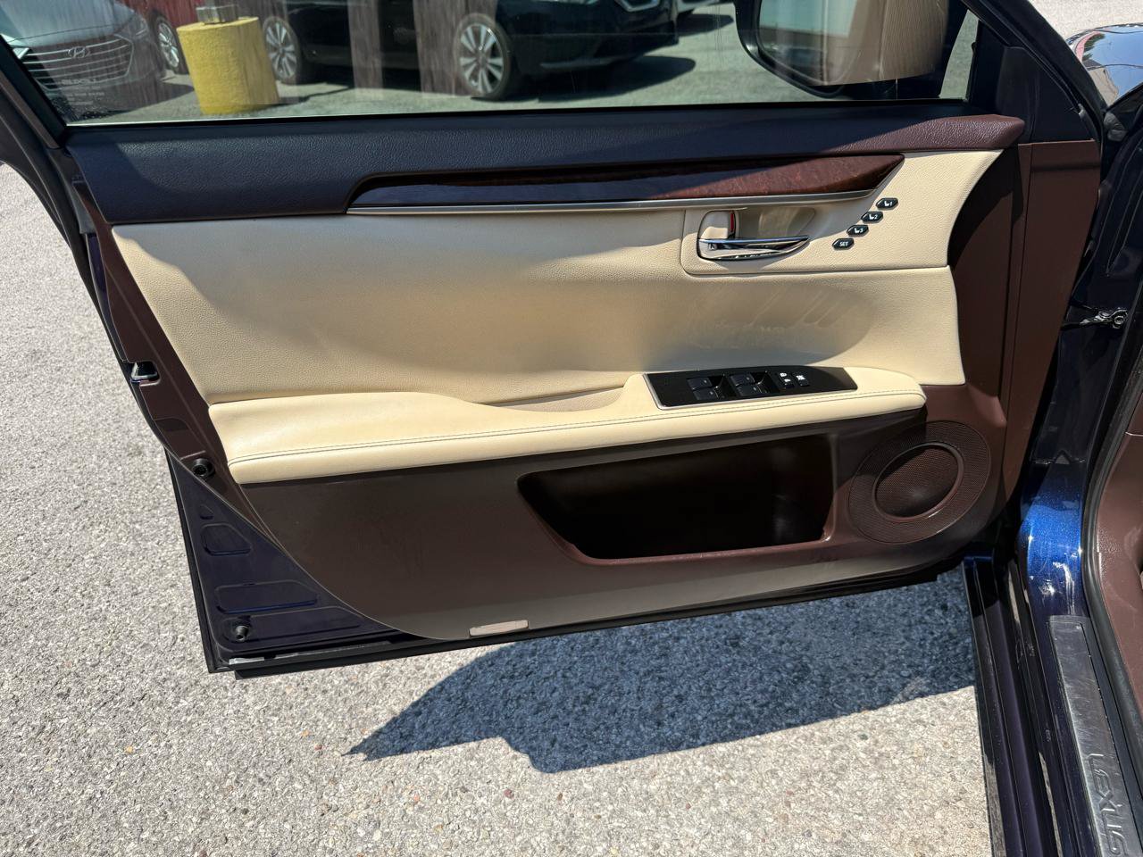 Used 2017 Lexus ES 350 w/ Premium Package FWD image 12