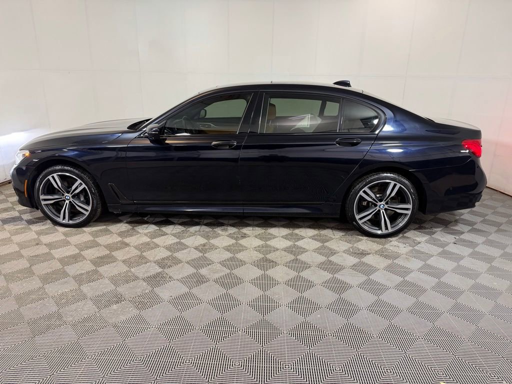 Used 2016 BMW 750i xDrive image 7