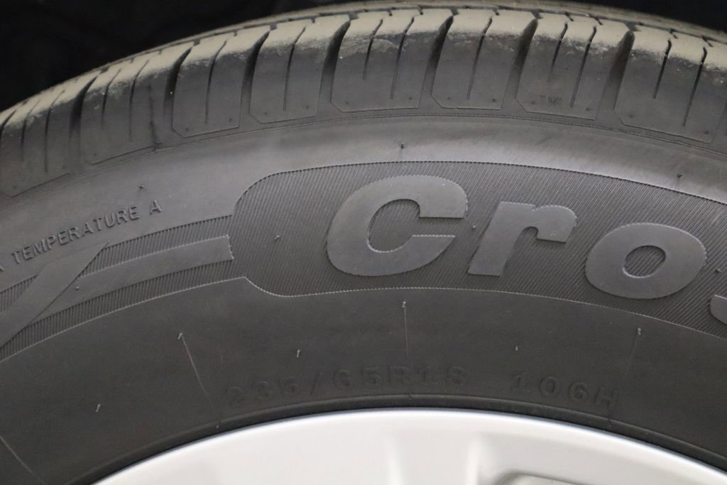 Used 2021 Toyota Highlander L image 41